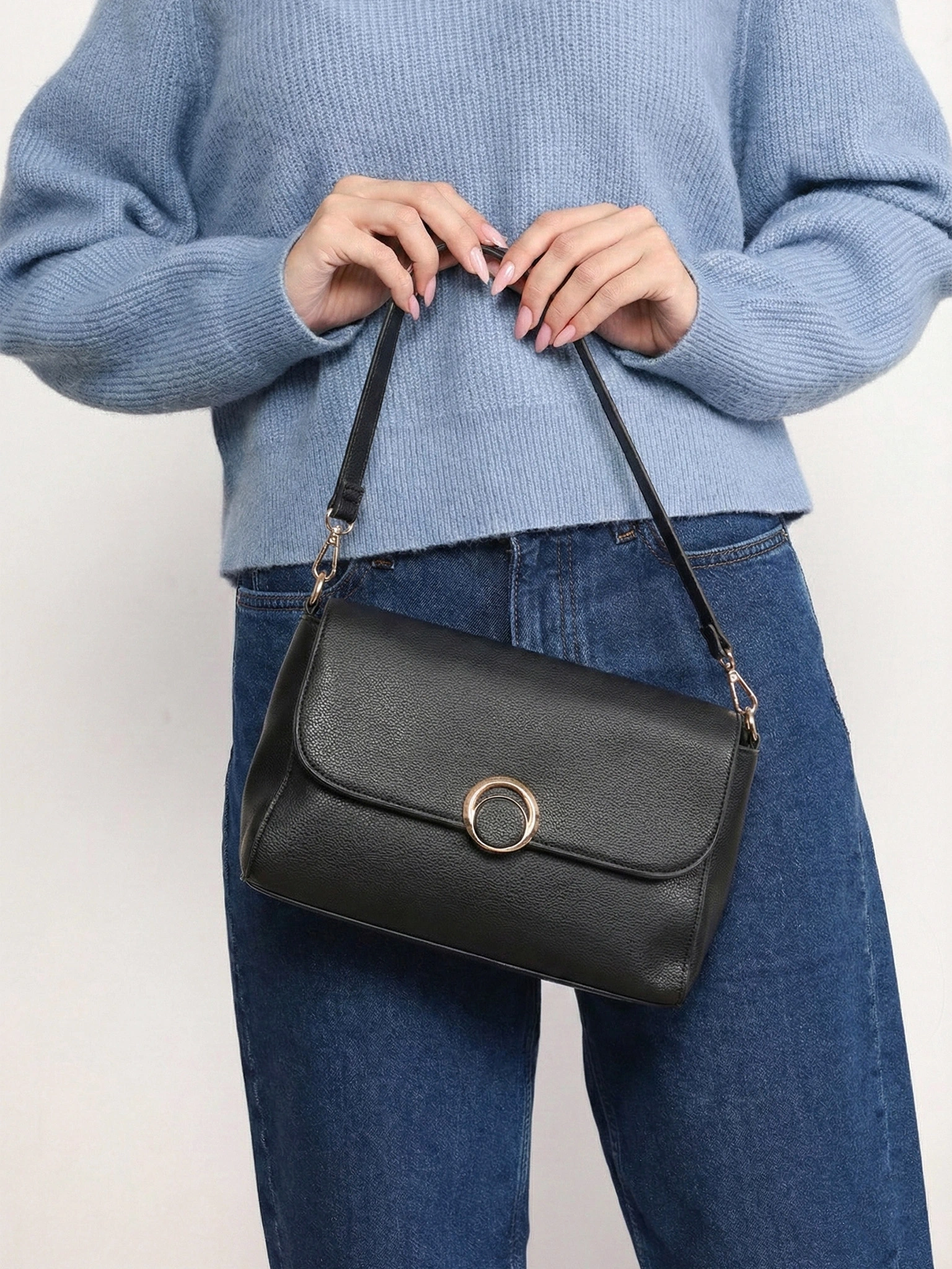 Сумка-кроссбоди с декоративной пряжкой в ассортименте